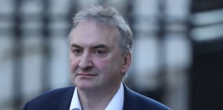 UK’s most senior civil servant leaves Number 10 | Politics News