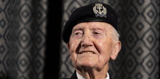 D-Day survivor ‘dedicated’ to ‘fallen comrades’ dies aged 100 | UK News