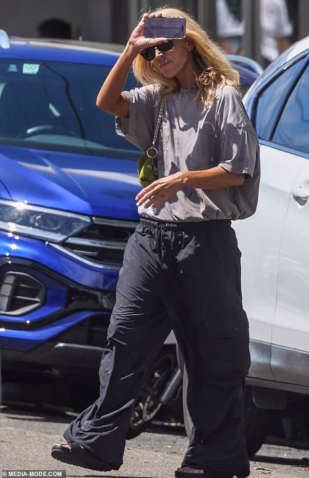 Going makeup-free for the outing, Jackie looked worlds away from her usual glamorous on-air persona, instead favouring comfort as she padded along in open-toed shoes