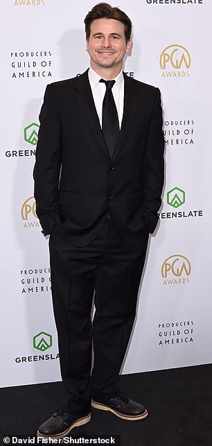 The Matlock actor added a casual flare to the outfit by slipping into a pair of black sneakers