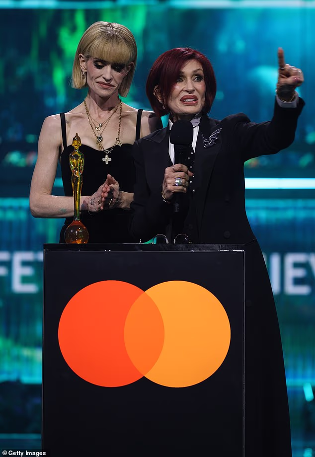 Later taking the microphone an emotional Kelly said: 'Thank you for loving my father as much as we do'