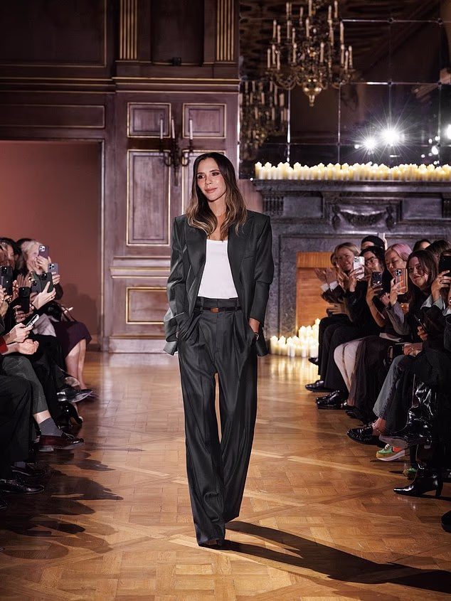 Inside her one-woman fashion show, Victoria strutted her stuff in style sporting a classy dark co-ord with blazer jacket and wide-leg trousers