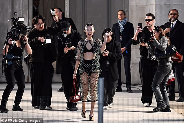 Jennie attracted some attention as she arrived