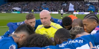 Chelsea players awkwardly surround referee in pre-match team huddle before Newcastle