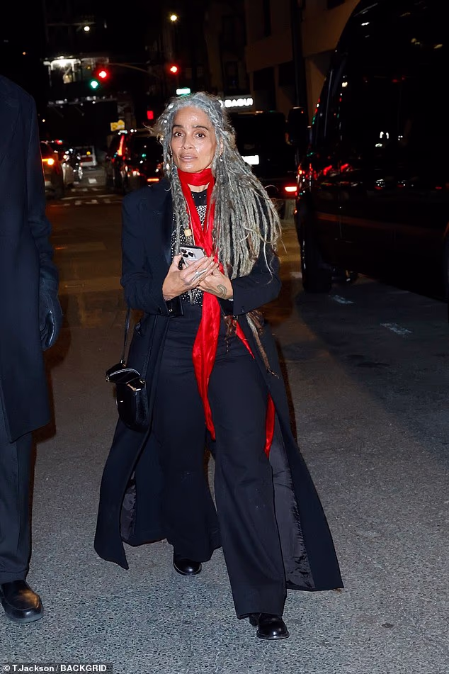 Lisa looked as stylish as ever as she arrived