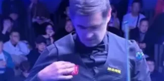 Ronnie O’Sullivan walks out of snooker match shaking his head as opponent left baffled