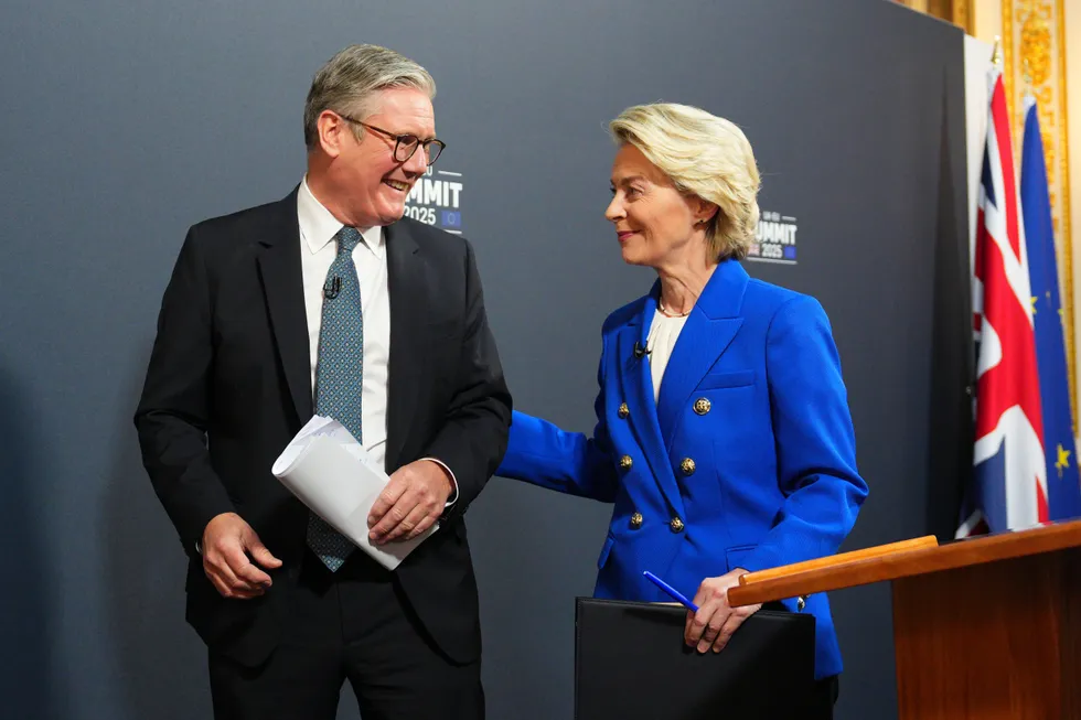 European Commission President Ursula von der Leyen (right) with Keir Starmer