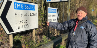 Pensioners tackle council neglect planting 400 bulbs to brighten up city for spring