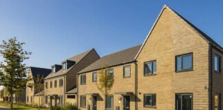 UK house prices hit record high £301,151 despite mortgage rate fears