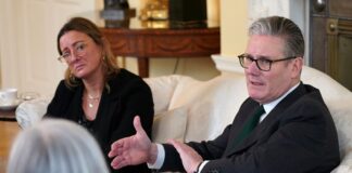 Rethink plans for jury trials, thousands of lawyers tell Starmer | Politics News